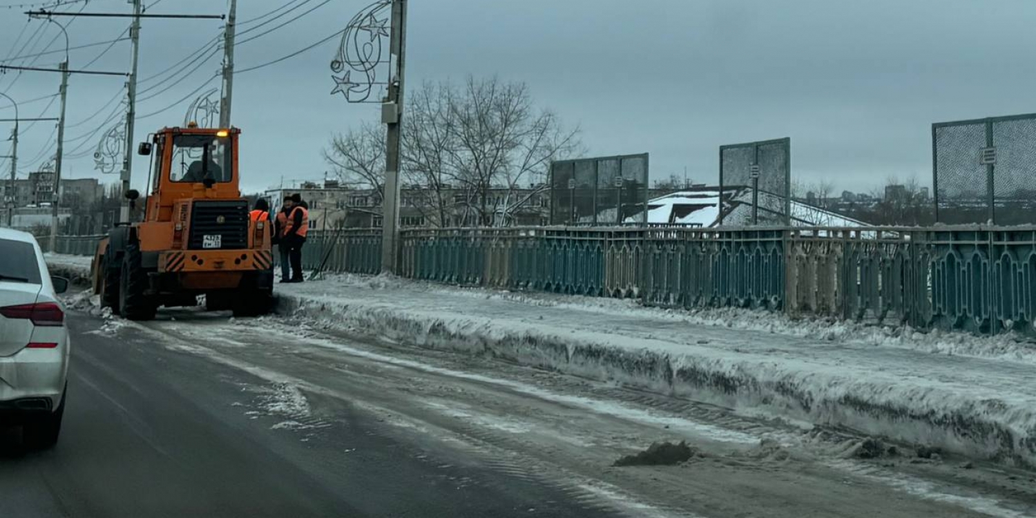 Почти получилось - Брянск борется со снежными заносами.